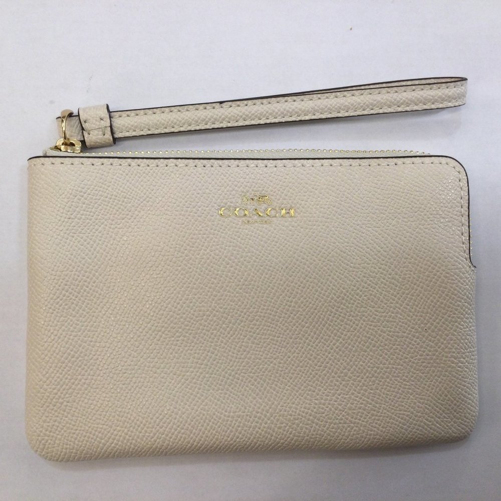 Coach NWT Authentic Woman's Corner Zip Wristlet Chalk in Crossgrain Leather